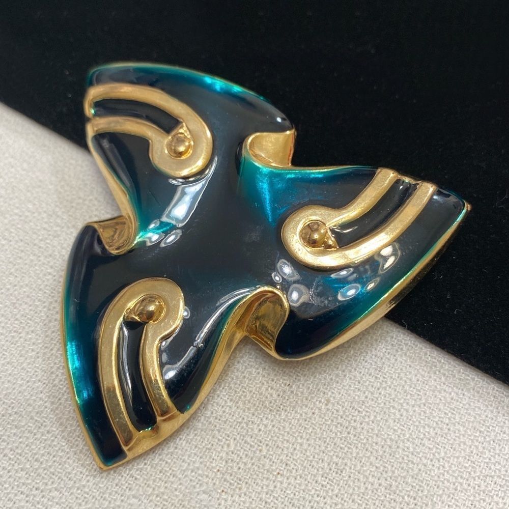 Vintage Gold And Enamel Swirl Brooch - Picture 4 of 12